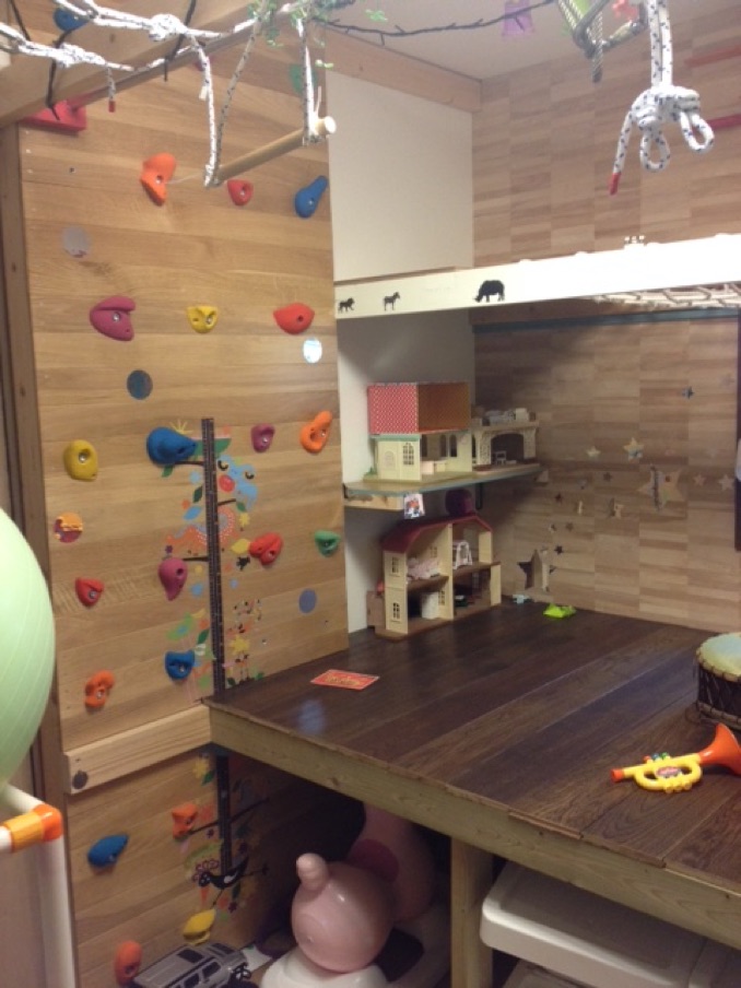 アウトレット床材で作る子供部屋の自作ロフトとクライミングフォール