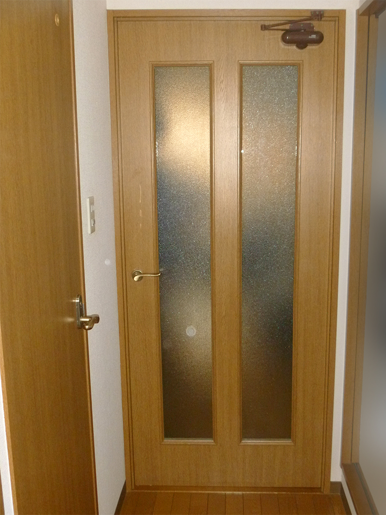 施工前のドア（部屋外）