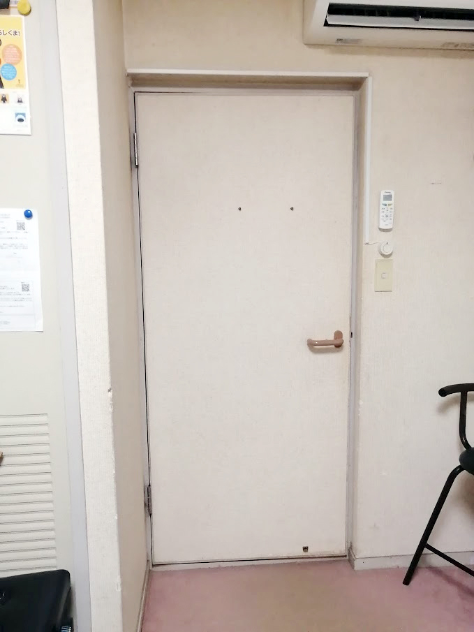 施工前の既存ドア（部屋内）