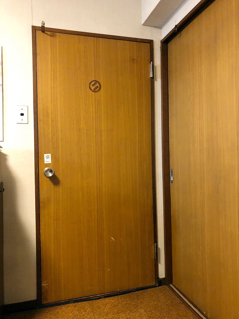 施工前の既存ドア（部屋側）